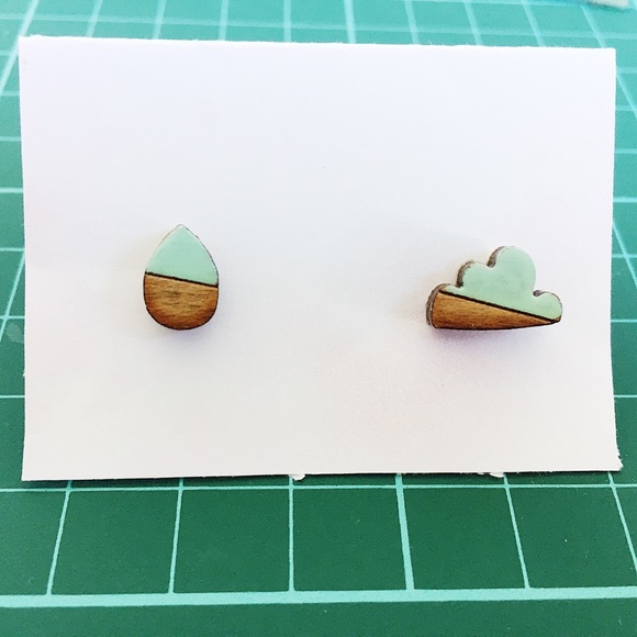 Wood cloud and rain drop ear studs - Picture 1 of 4
